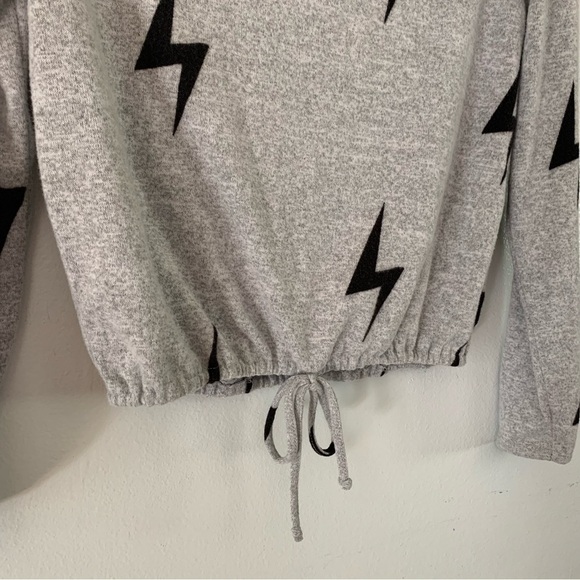 Liberty Love Cropped Gray Lightning Bolt Soft Turtle Neck Sweater Size S - Picture 5 of 5